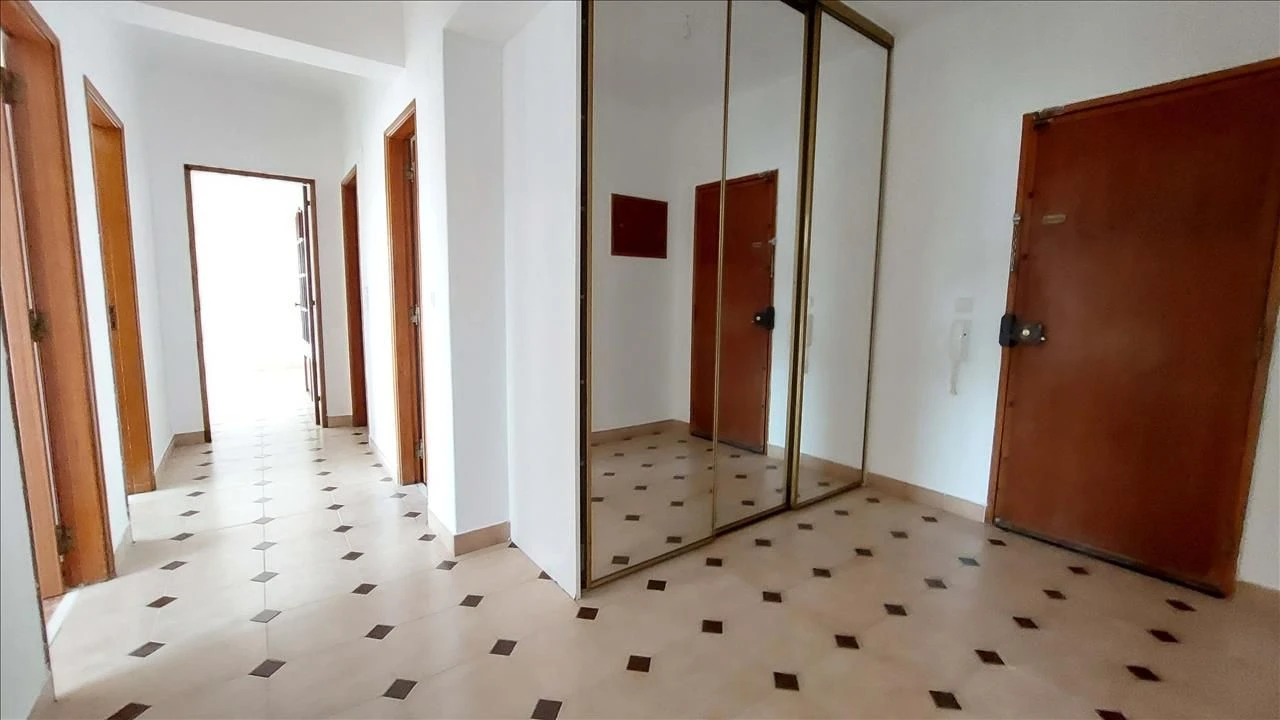 Apartamento T2 para Venda em Rio de Mouro Foto 3