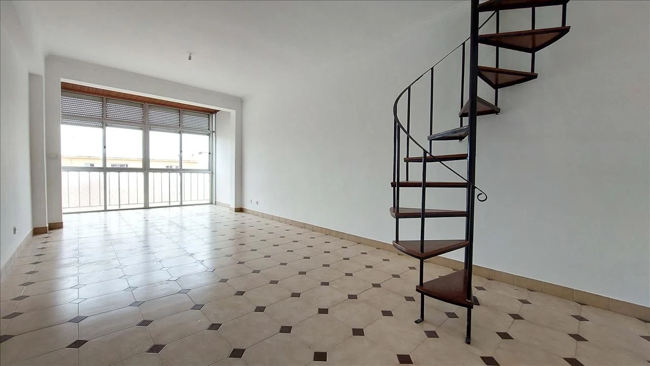 Apartamento T2 para Venda em Rio de Mouro Foto 4