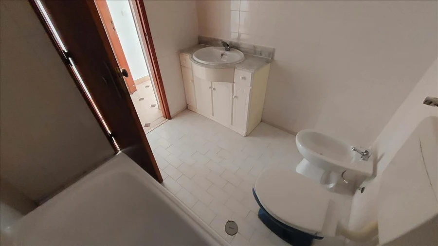 Apartamento T2 para Venda em Rio de Mouro Foto 16