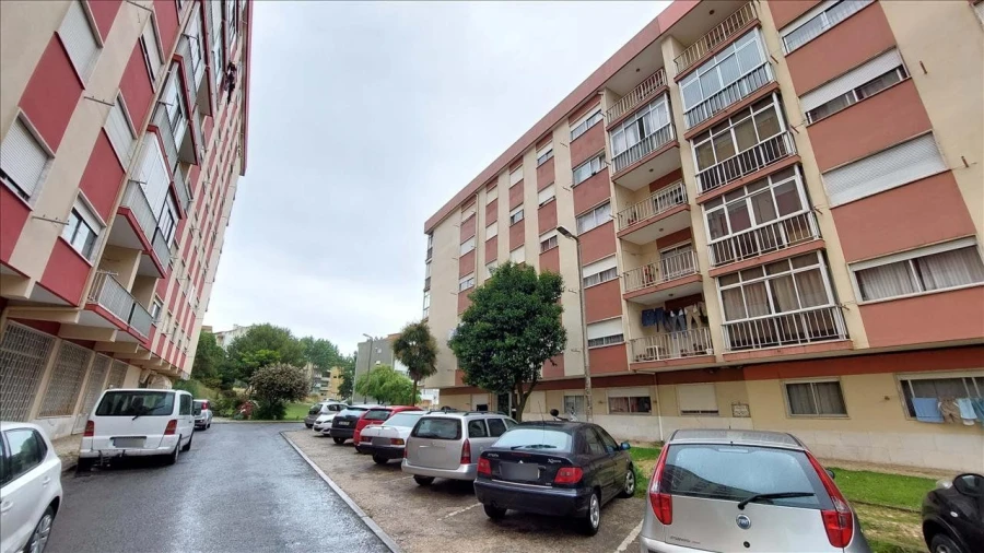 Apartamento T2 para Venda em Rio de Mouro Foto 19