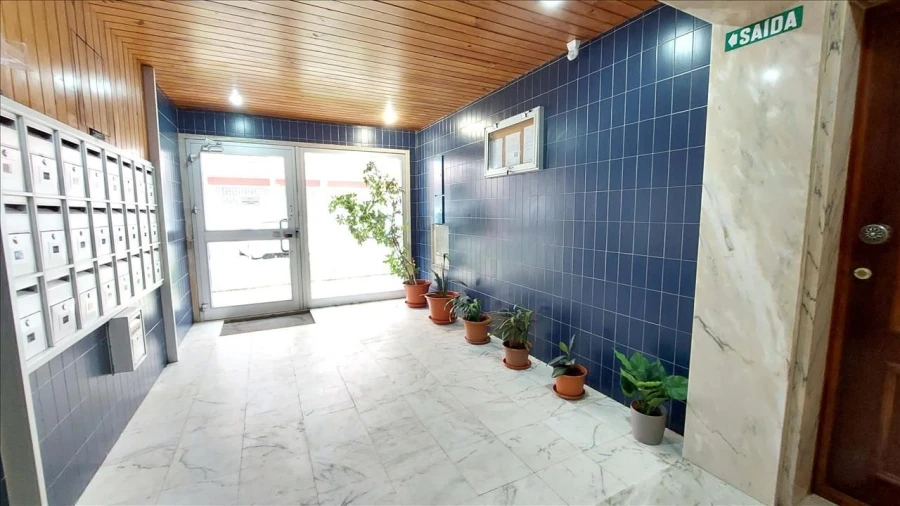 Apartamento T2 para Venda em Rio de Mouro Foto 2