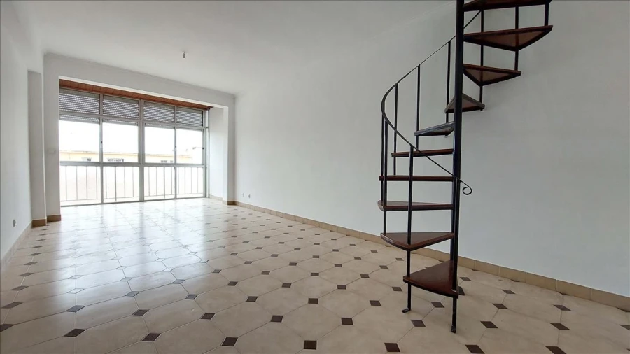 Apartamento T2 para Venda em Rio de Mouro Foto 4
