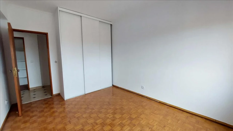 Apartamento T2 para Venda em Rio de Mouro Foto 9