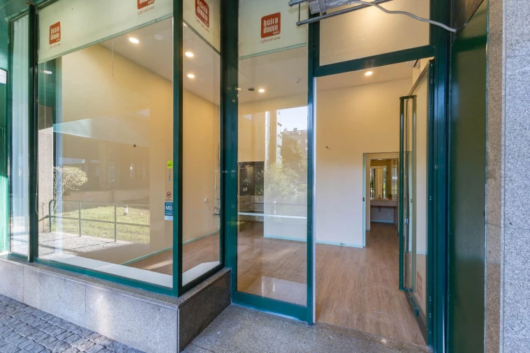 Negócio para Venda em Ramalde Foto 3