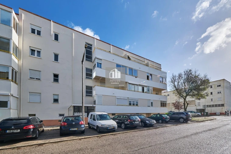 Apartamento T2 para Venda em Costa da Caparica Foto 17