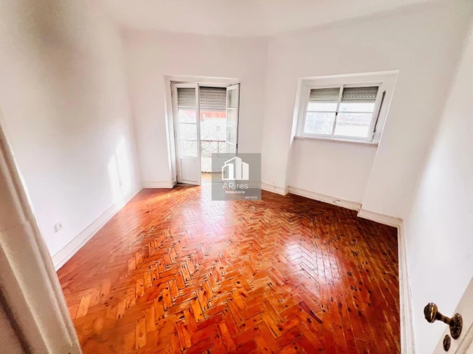 Apartamento T1 para Venda em Almada, Cova da Piedade, Pragal e Cacilhas Foto 2