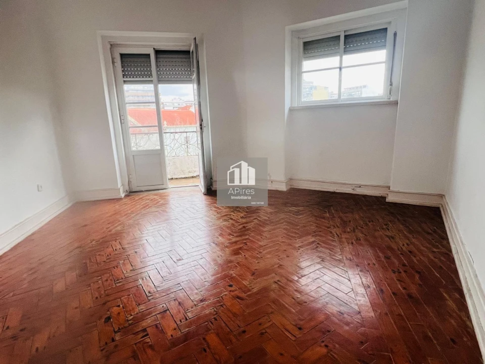 Apartamento T1 para Venda em Almada, Cova da Piedade, Pragal e Cacilhas Foto 1