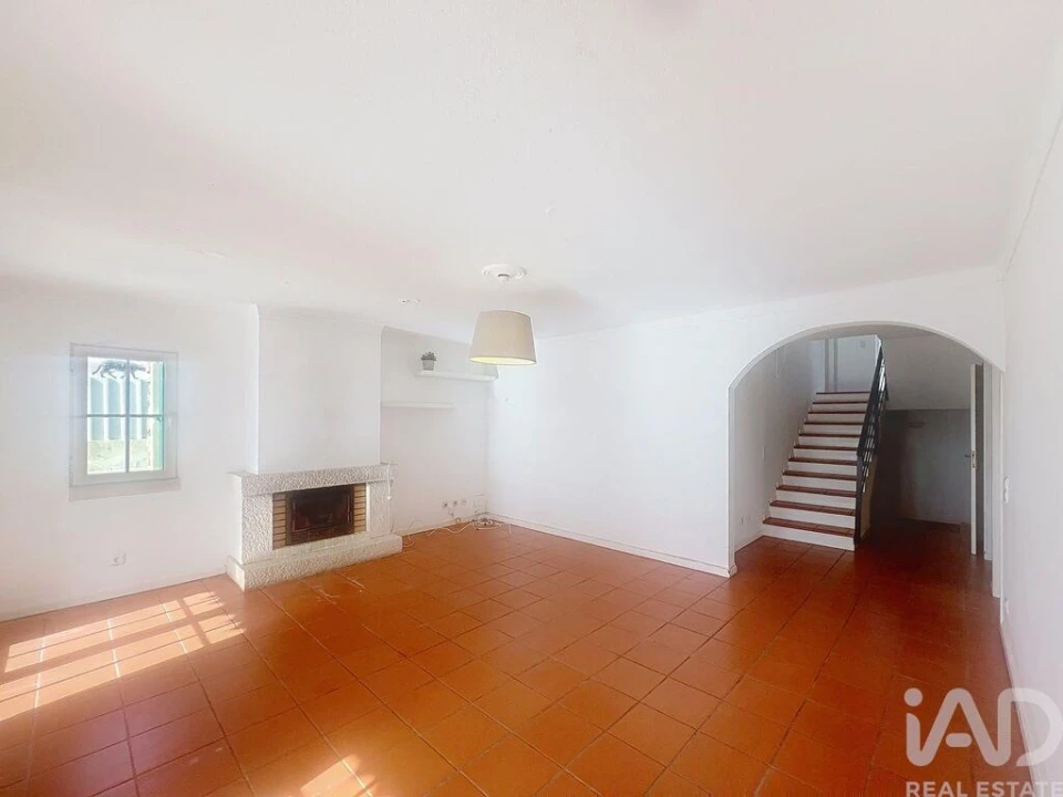 Moradia T3 para Arrendamento em Carvoeira Foto 11