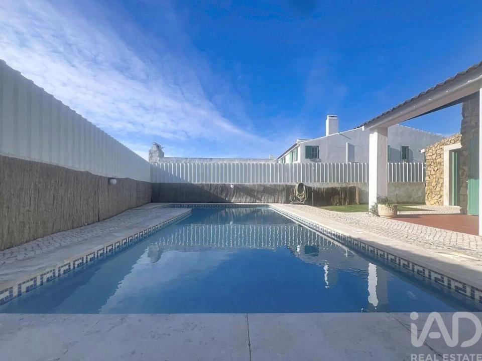 Moradia T3 para Arrendamento em Carvoeira Foto 1