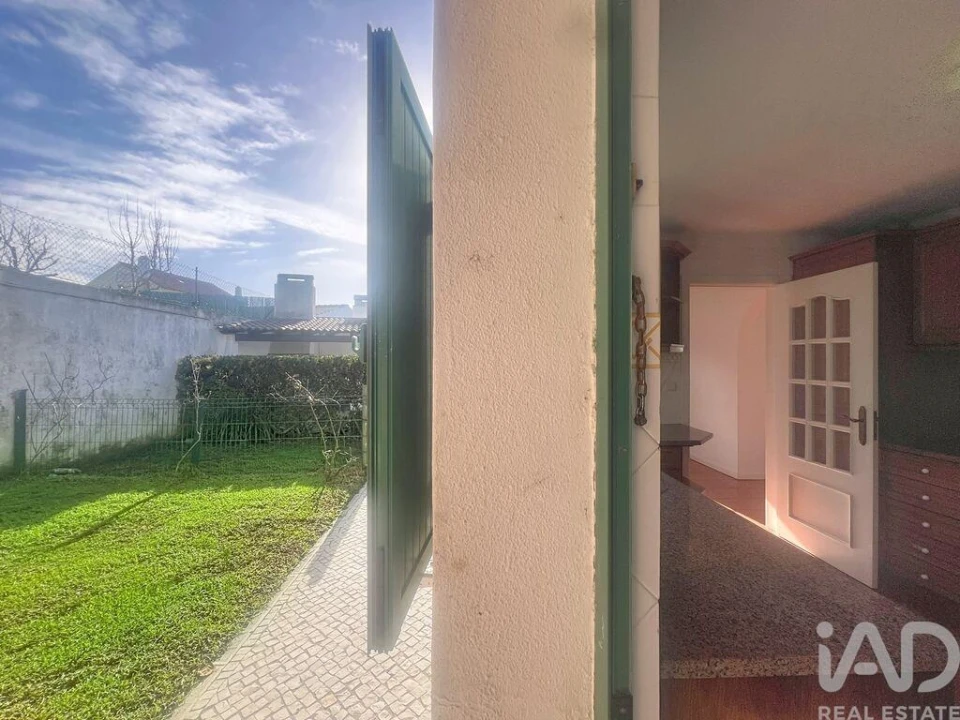 Moradia T3 para Arrendamento em Carvoeira Foto 14