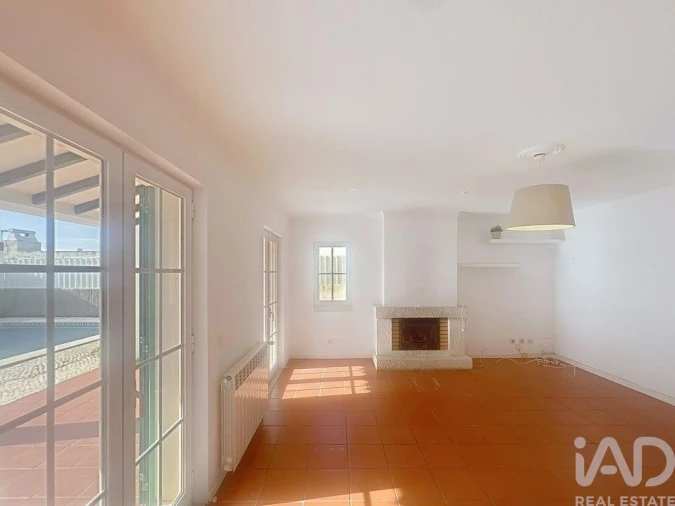 Moradia T3 para Arrendamento em Carvoeira Foto 9