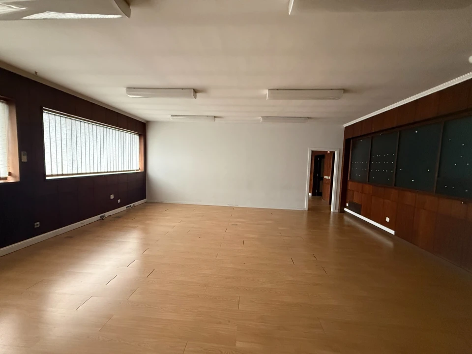 Escritório para Arrendamento em Creixomil Foto 6