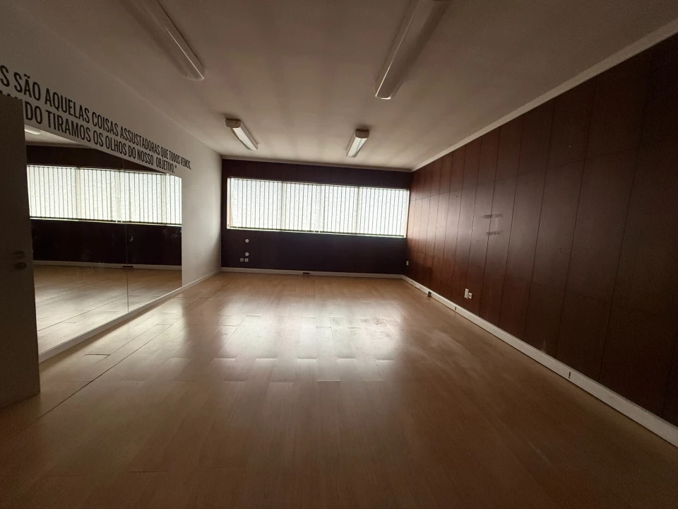 Escritório para Arrendamento em Creixomil Foto 9