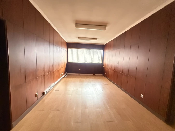 Escritório para Arrendamento em Creixomil Foto 15