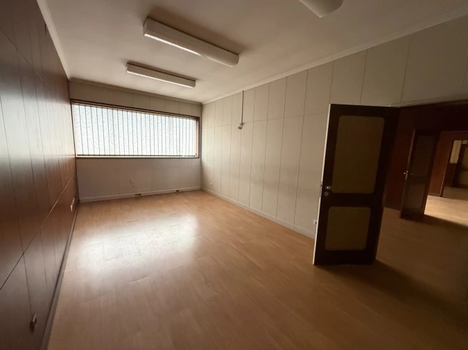 Escritório para Arrendamento em Creixomil Foto 17