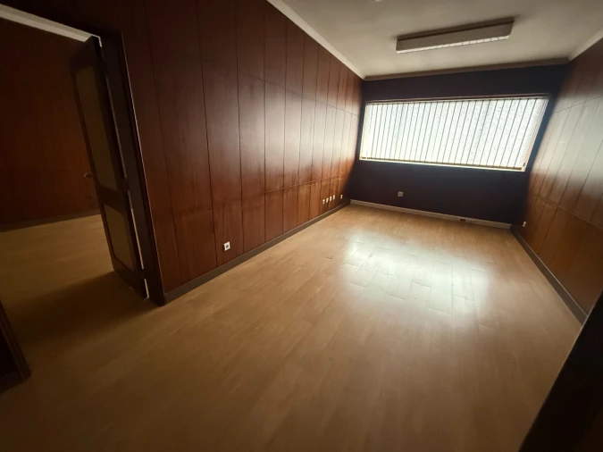 Escritório para Arrendamento em Creixomil Foto 16