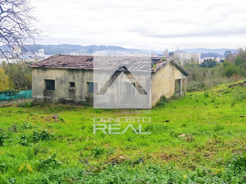Terreno para Venda em Cidade da Maia Foto 1