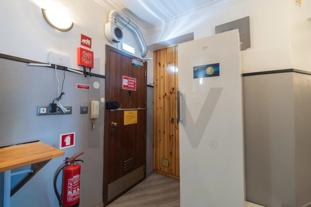 Apartamento T6 para Venda em Venteira Foto 22