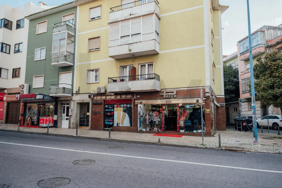 Apartamento T6 para Venda em Venteira Foto 27