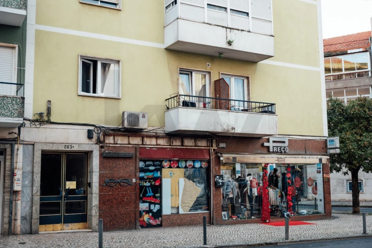 Apartamento T6 para Venda em Venteira Foto 26