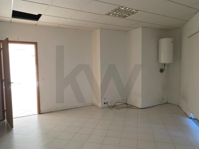 Loja para Arrendamento em Albufeira e Olhos de Água Foto 10