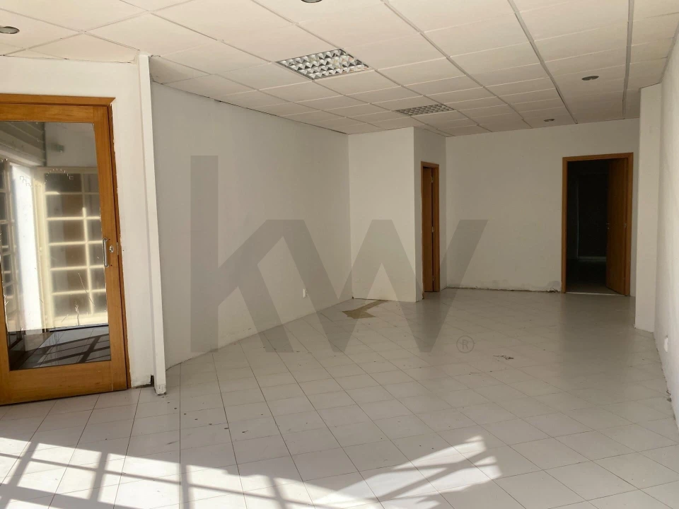 Loja para Arrendamento em Albufeira e Olhos de Água Foto 9