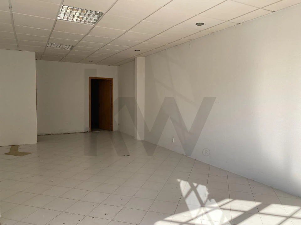 Loja para Arrendamento em Albufeira e Olhos de Água Foto 7
