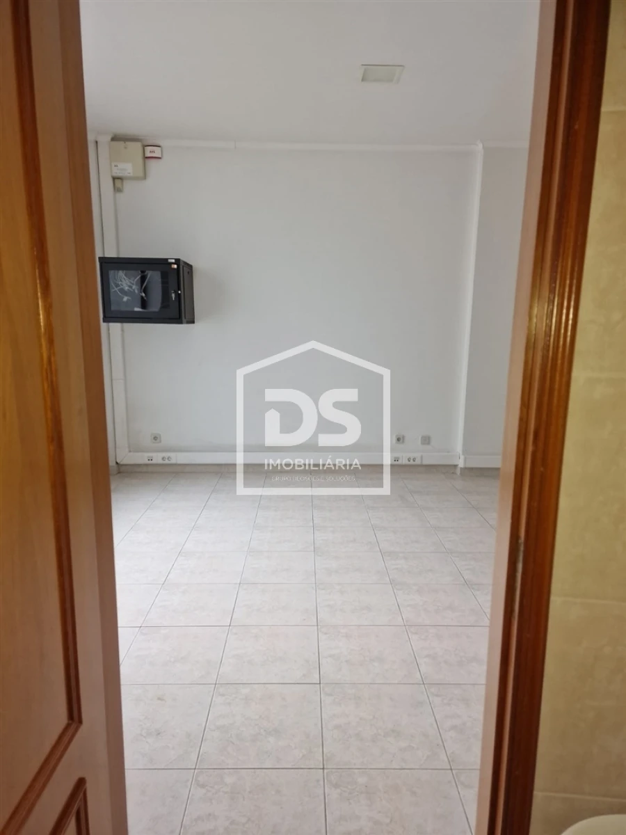 Loja para Venda em Marrazes e Barosa Foto 11