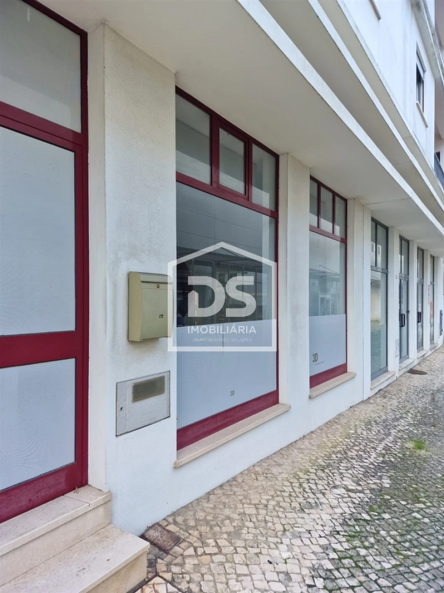 Loja para Venda em Marrazes e Barosa