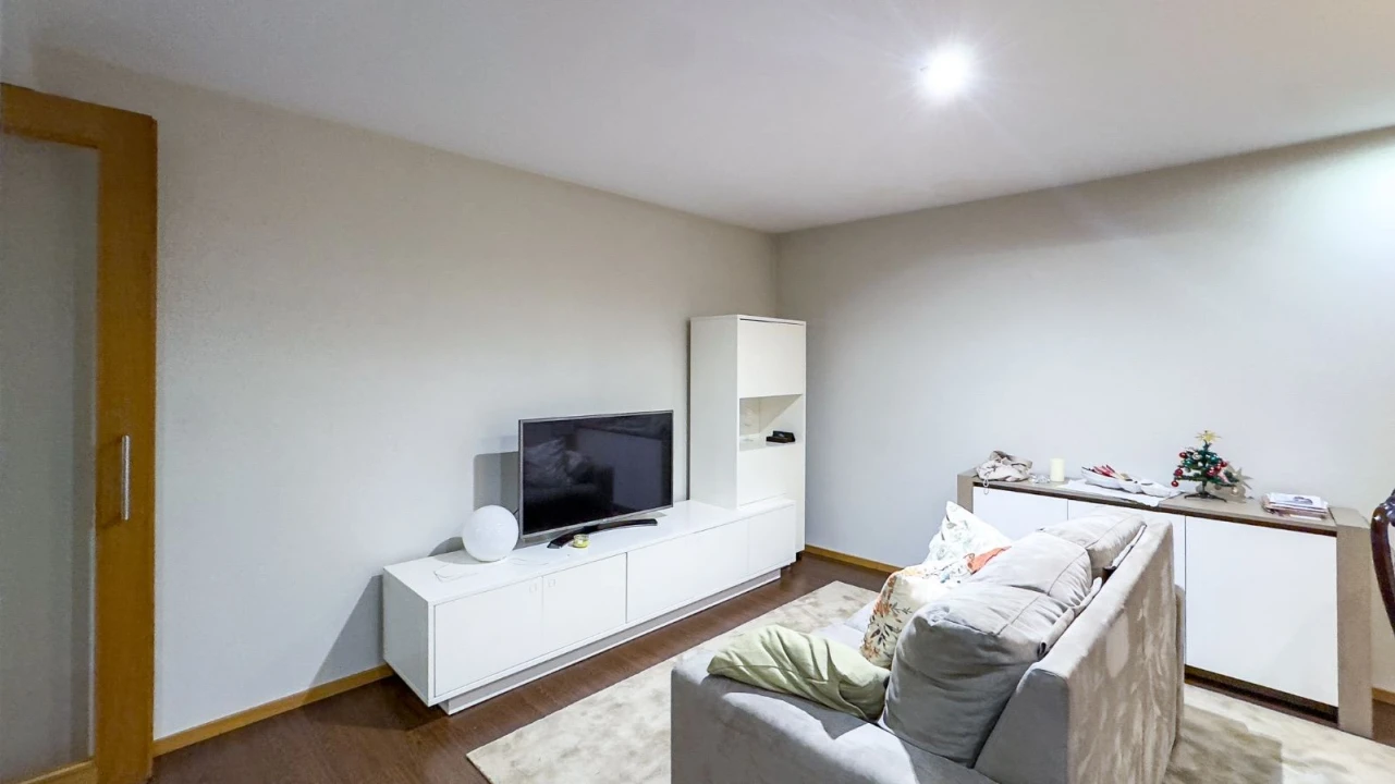 Apartamento T1 para Arrendamento em Arcozelo Foto 1