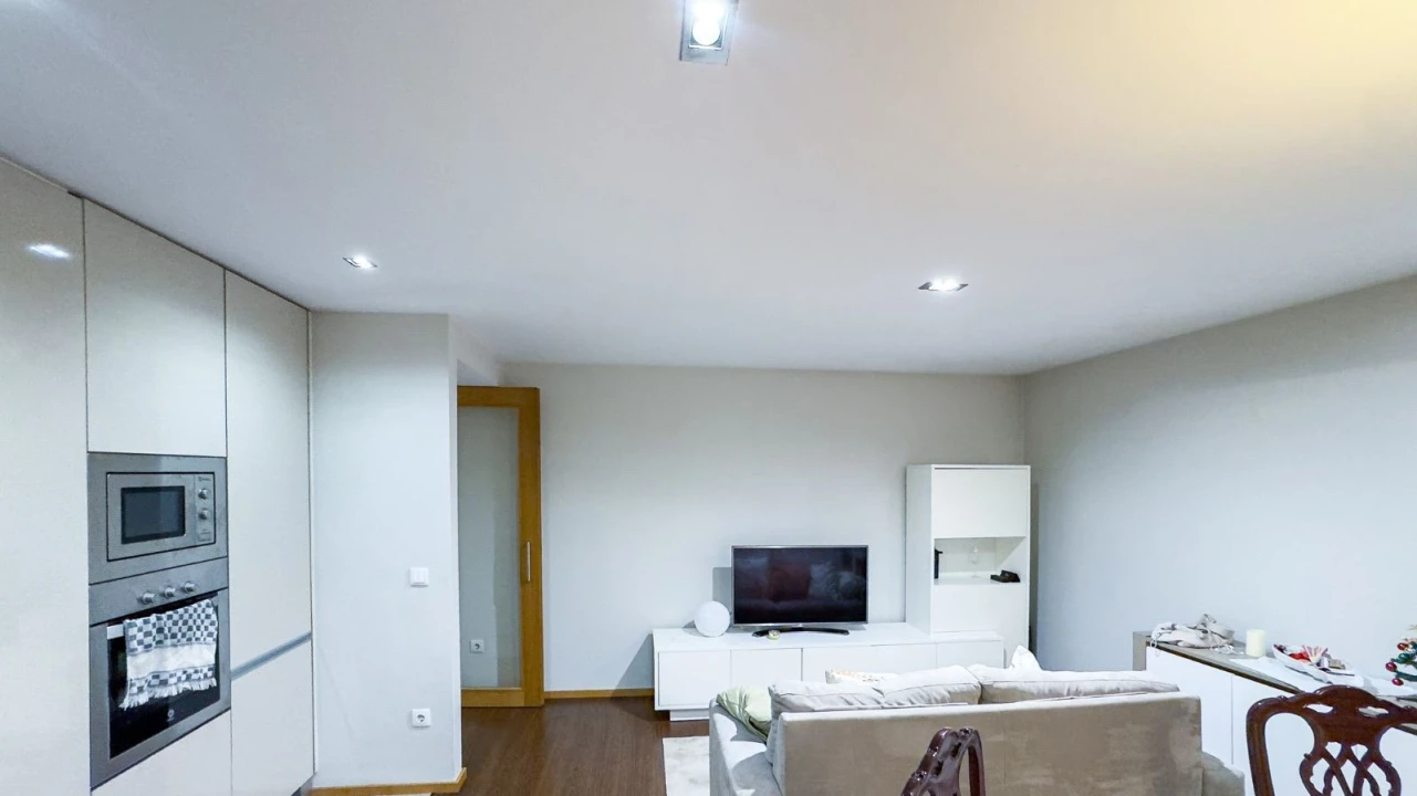Apartamento T1 para Arrendamento em Arcozelo Foto 3