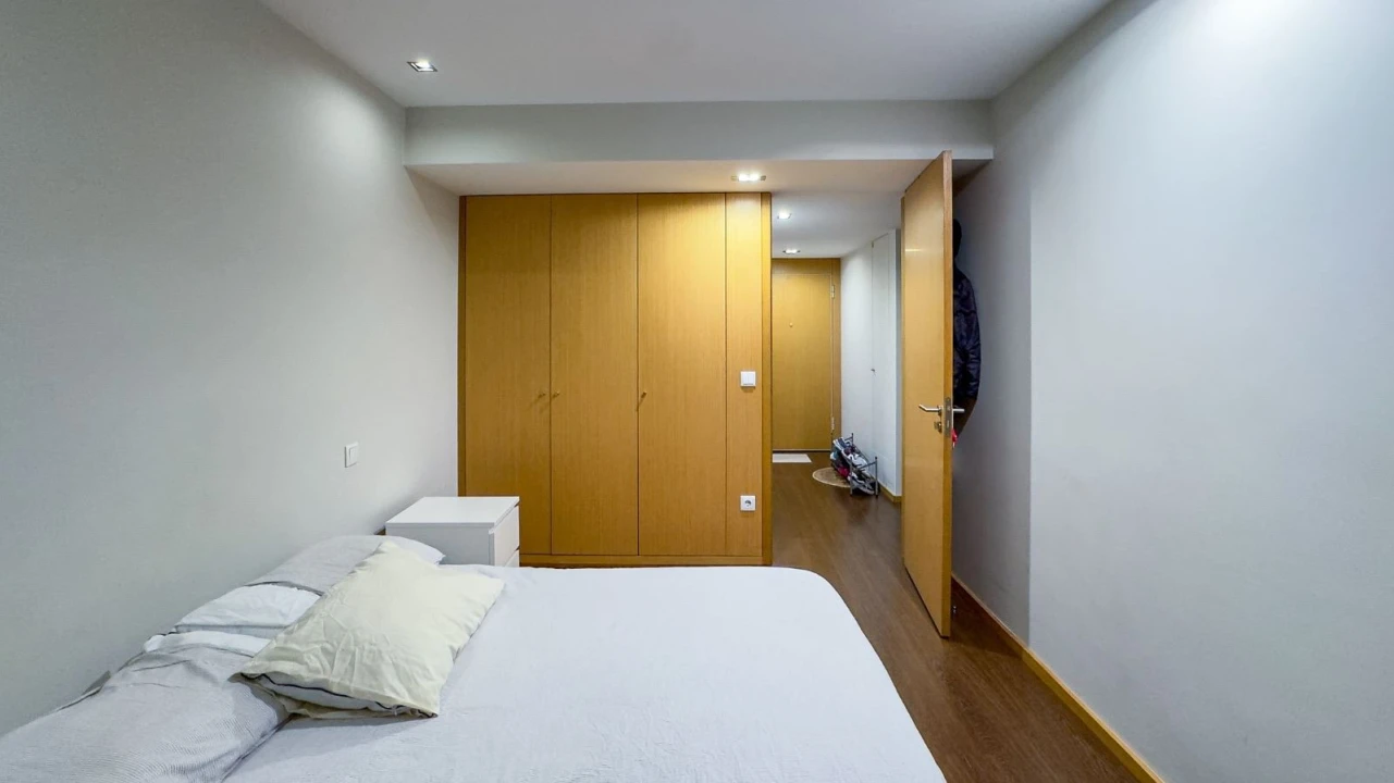 Apartamento T1 para Arrendamento em Arcozelo Foto 7