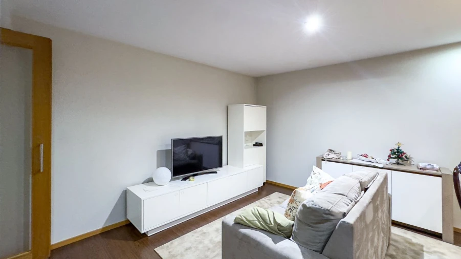 Apartamento T1 para Arrendamento em Arcozelo Foto 1