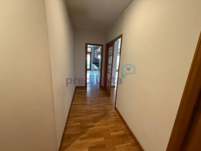 Apartamento T2 para Arrendamento em Paranhos Foto 12