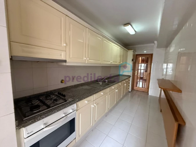 Apartamento T2 para Arrendamento em Paranhos Foto 24