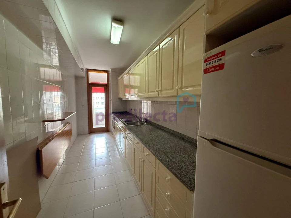 Apartamento T2 para Arrendamento em Paranhos Foto 25