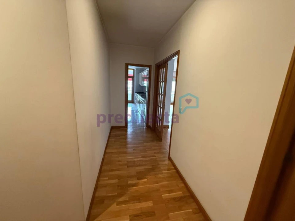 Apartamento T2 para Arrendamento em Paranhos Foto 12
