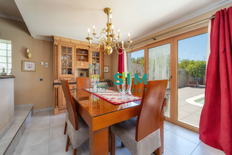 Moradia T6 para Venda em Almancil Foto 11