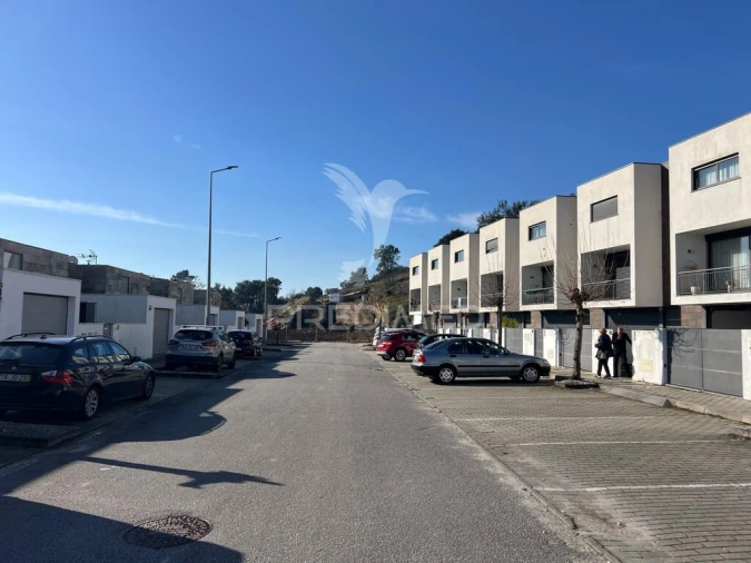 Terreno para Venda em Moreira de Conegos Foto 3