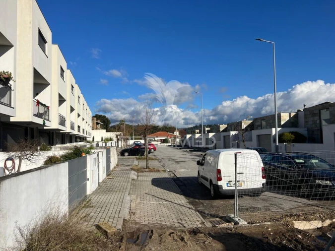 Terreno para Venda em Moreira de Conegos Foto 4