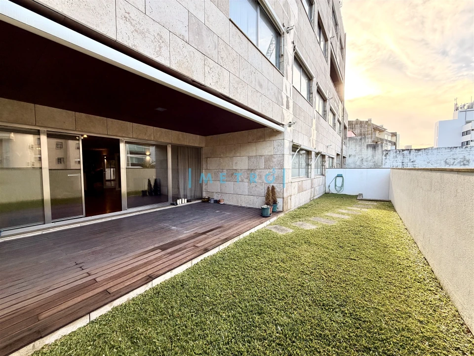 Apartamento T4 para Venda em Aldoar, Foz do Douro e Nevogilde Foto 1