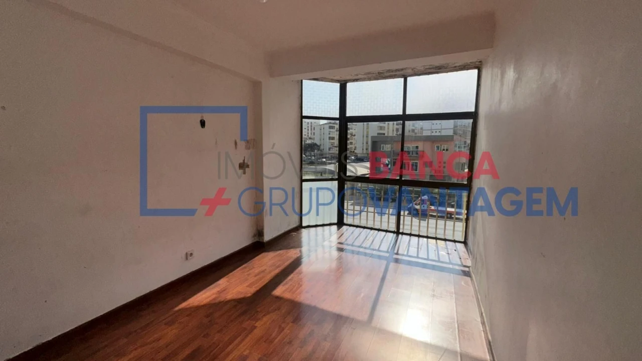 Apartamento T3 para Venda em Amora Foto 3