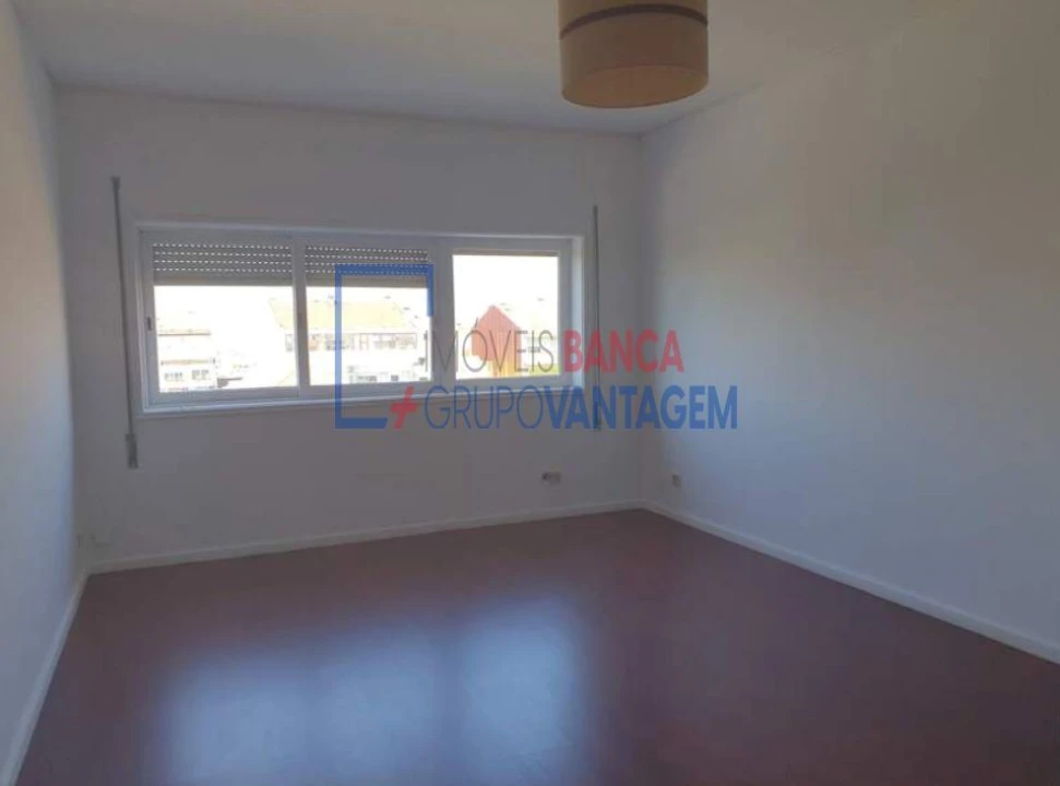 Apartamento T2 para Venda em Paranhos Foto 3
