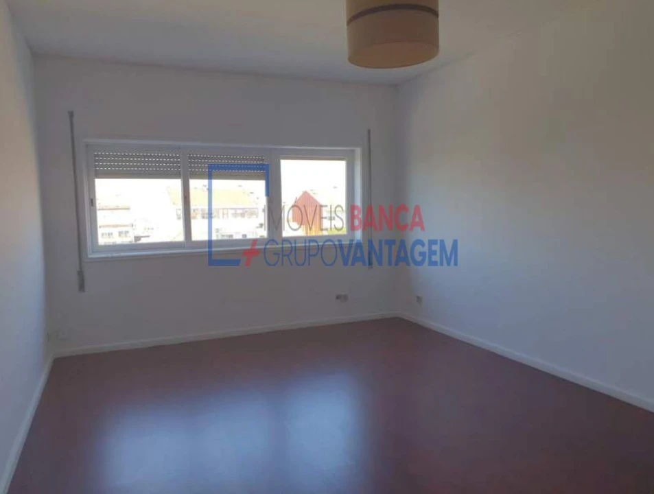 Apartamento T2 para Venda em Paranhos Foto 16
