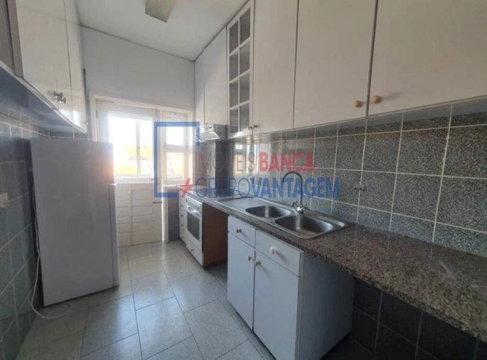 Apartamento T2 para Venda em Paranhos Foto 5