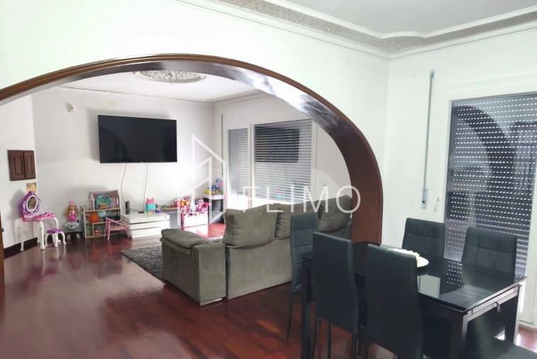 Moradia T4 para Venda em Arrifana Foto 10