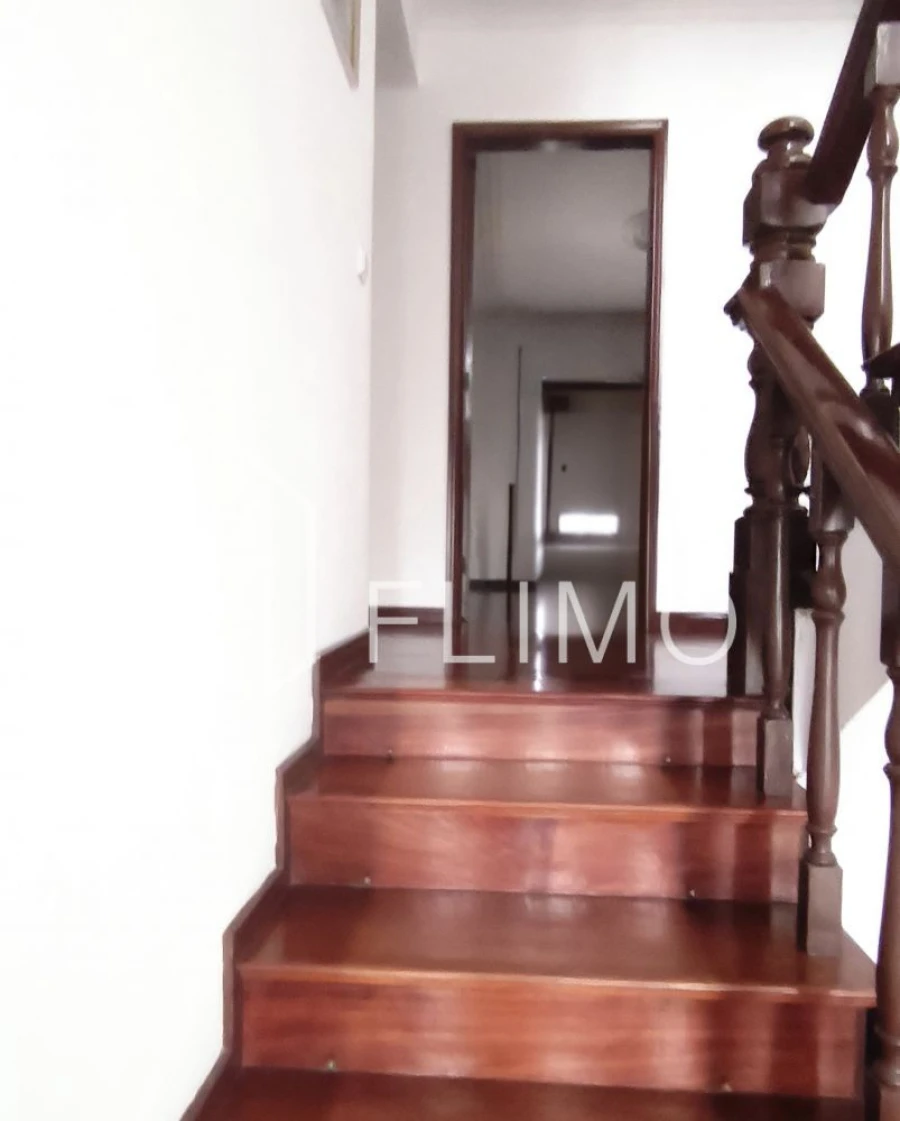 Moradia T4 para Venda em Arrifana Foto 27