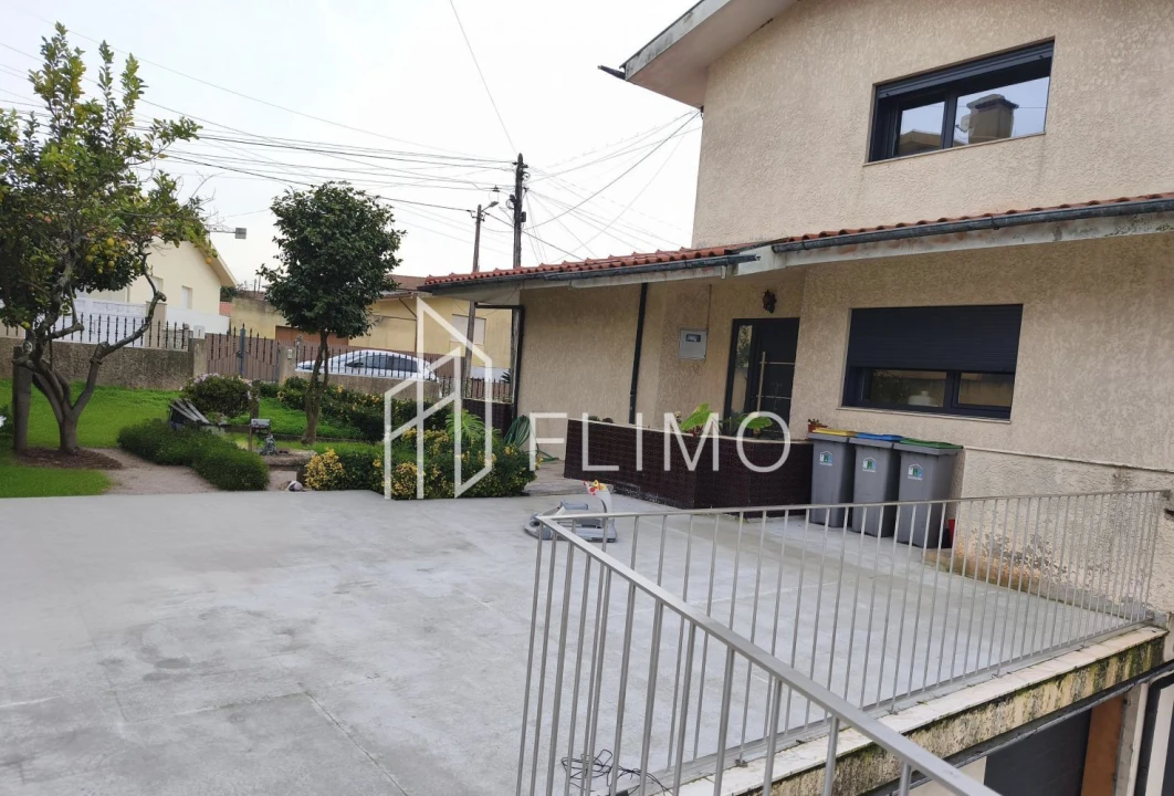 Moradia T4 para Venda em Arrifana Foto 4