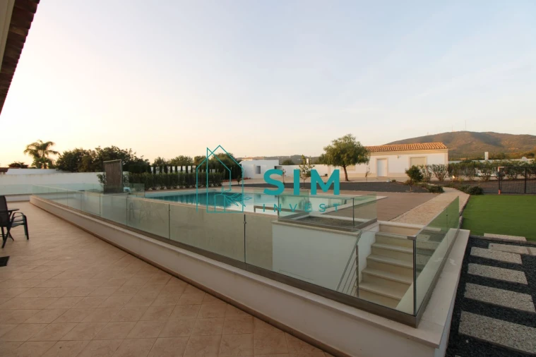 Moradia T3 para Venda em Quelfes Foto 1