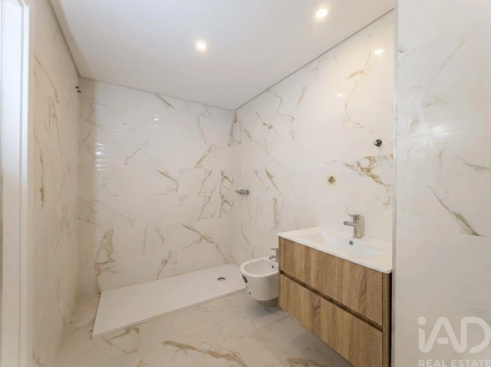 Apartamento T2 para Venda em Corroios Foto 6